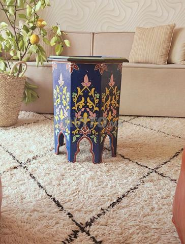 طاولة جانبية بزخرفة - 2