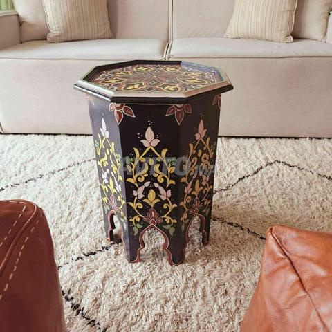 طاولة قهوة صغيرة بزخرفة - 2