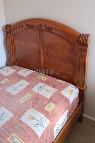 سرير خشبي صلب مع قاعدة ومرتبة - 2