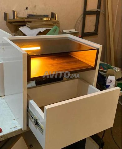 طاولة جانبية بإضاءة داخلية - 2