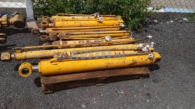 VERIN CATERPILLAR ET JCB - 2