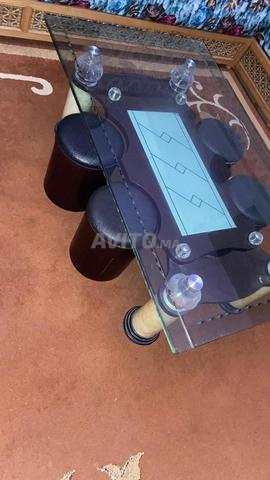 طاولة بيل بوفات، سطح زجاجي وأرجل رخامية - 2