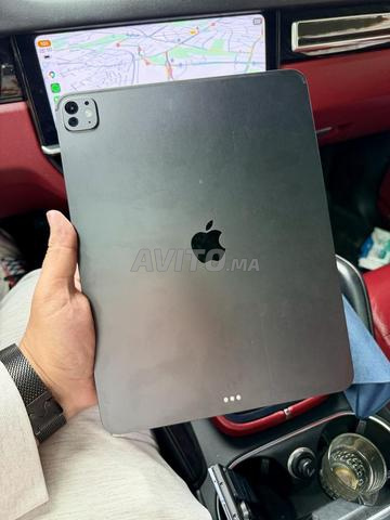 آيباد برو M5 دورة 3 واي فاي 256 جيجابايت أسود