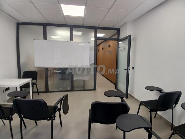 مكتب بمساحة 53 متر مربع للإيجار في جليز