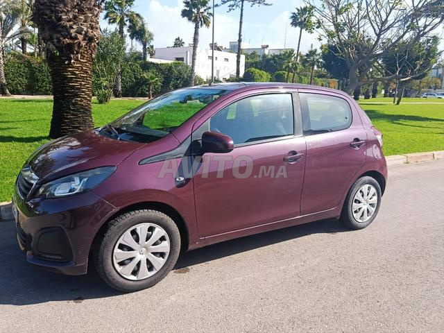 Peugeot 108 modèle 2019 essence très bon état