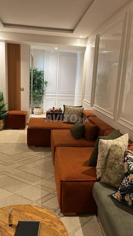 صالون عصري بتصميم خاص بلون تيراكوتا - 2