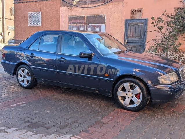 Mercedes 220 automatique bon état - 2