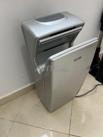 Sèche-main automatique