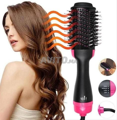 Le peigne magique 2 en 1 qui sèche les cheveux mouillés et les rend lisses