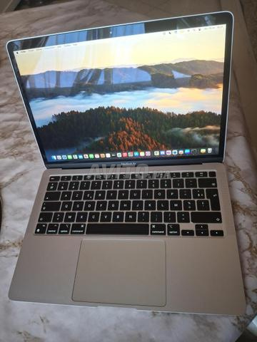 MacBook Air M1 2020 avec accessoires