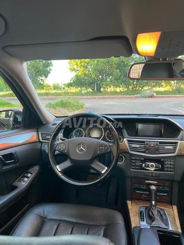 Mercedes-Benz 220 E - 2