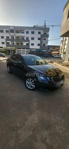 Voiture bien, tout y est propre, viens et conduis