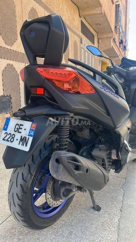 xmax 125 2022 douane 2026 première main - 2