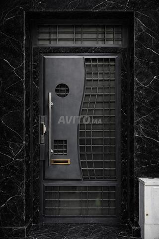 باب حديد بحالة ممتازة طلاء أول