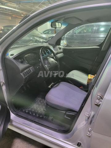 دايهاتسو YRV بنزين يدوية 2006 بالدار البيضاء - 2