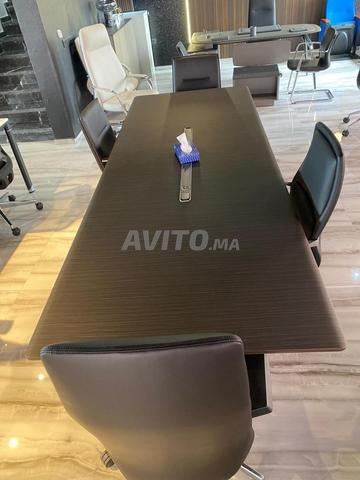 طاولة اجتماعات كبيرة السعة - 2
