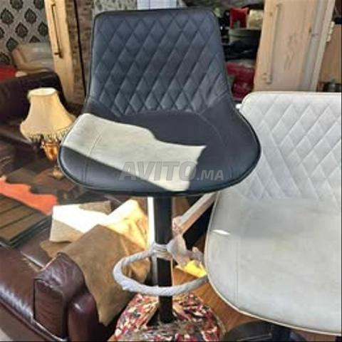 Tabouret de bar disponible à bon prix - 2