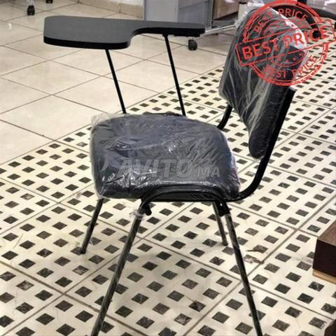 Chaise ISO avec pupitre pliable en gros