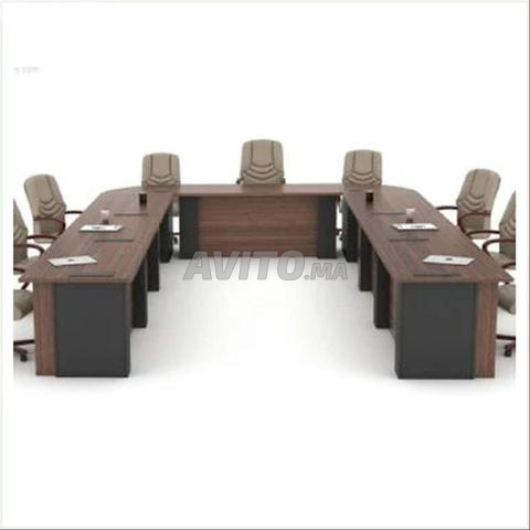 📢 Table de réunion élégante - 2