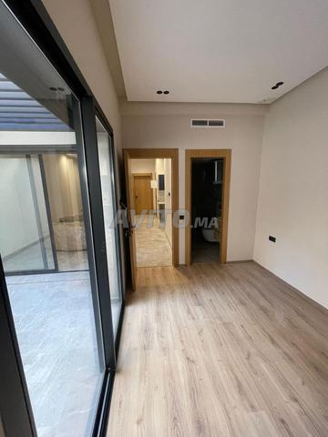 À louer Beau Studio avec pergola RDC 2 min de CFC - image 3