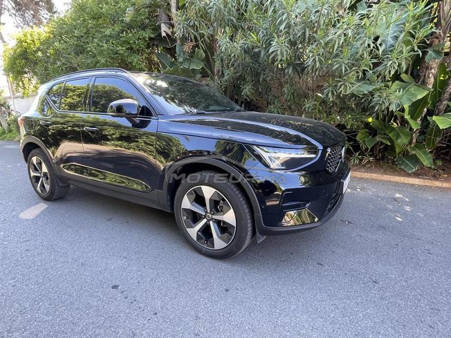Volvo XC40 B3 Essence  2025 14,000km