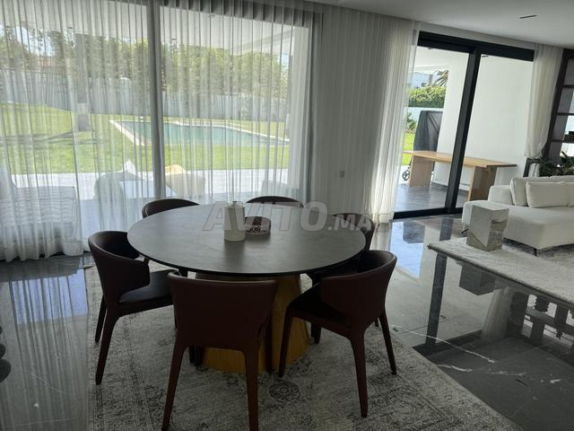 Salle à manger avec chaises