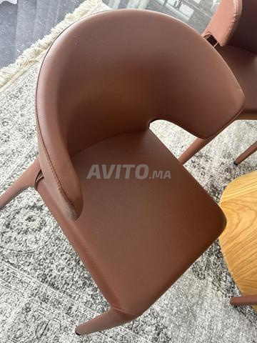 Salle à manger avec chaises - 2