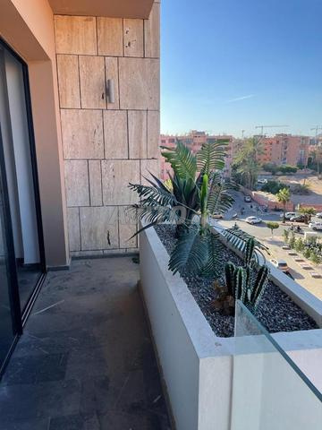 مكتب للإيجار 74 متر مربع مع تراس ومرآب خاص