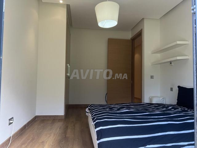 سرير مع لوح رأسي للبيع - 2