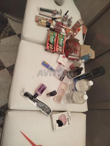 Articles de maquillage, rien n'a été ouvert, à bon prix - 2
