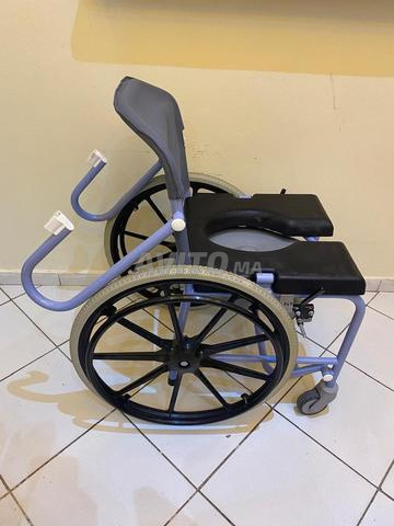 Fauteuil roulant de toilette pour personnes âgées et handicapées - 2