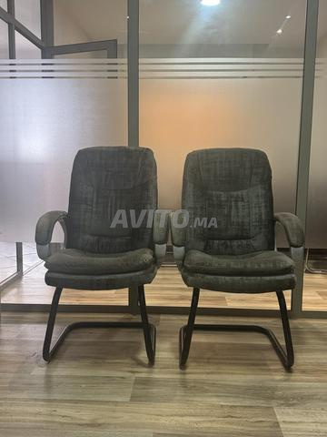 3 كراسي مكتب مريحة بحالة ممتازة للبيع - 2