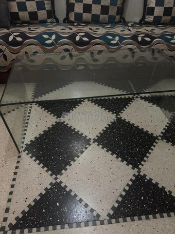 طاولة زجاجية