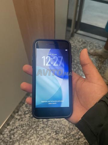 iPhone SE 2022 batterie 92% 64 Go