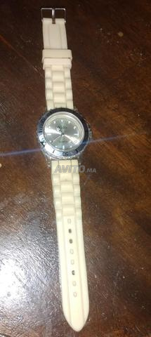 Montre pour filles, bon travail, qui veut me contacter en privé