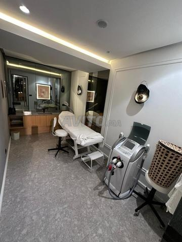 صالون تجميل للبيع - 111 م² - شارع الكورنيش - 2