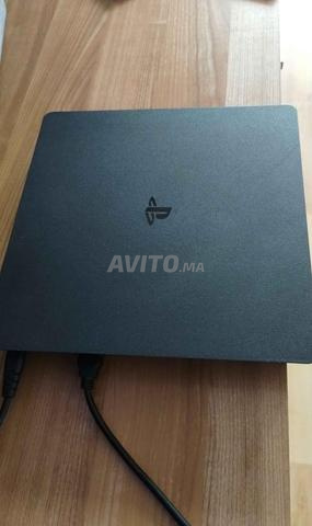 Playstation 4 Slim - 2