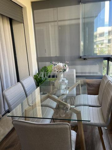 Table à manger avec 6 chaises