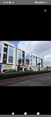 Bureau de stockage à vendre