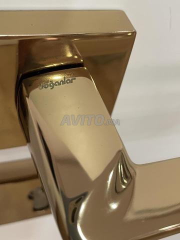 مقبض باب عصري – ذهبي لامع