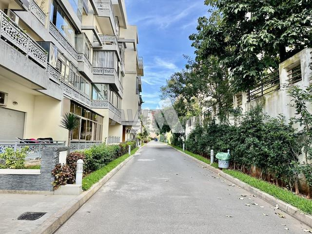 شقة بالطابق الأرضي بحديقة 99 متر مربع في كاليفورنيا - 2