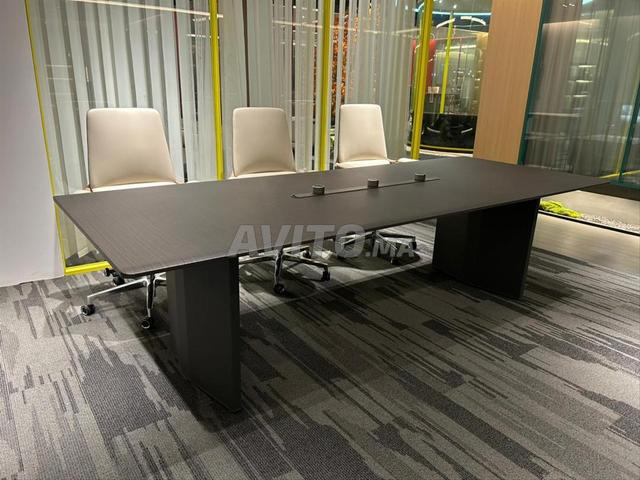 طاولة اجتماعات متوفرة - 2