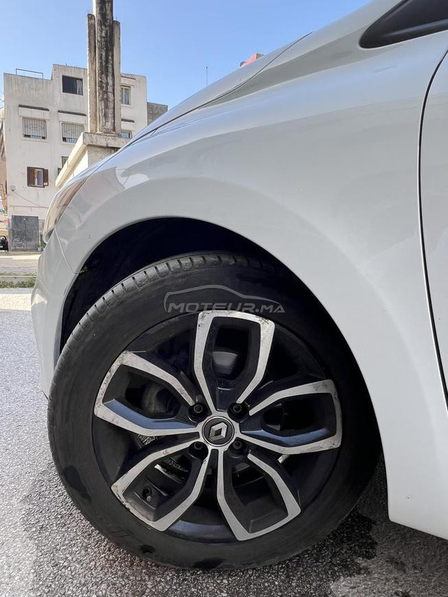 Clio 4 model 2020 bon état manule tt option