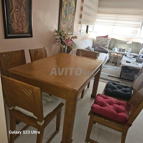 طاولة طعام خشبية صلبة مع 6 كراسي - 2