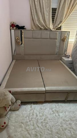 Lit élégant en excellent état