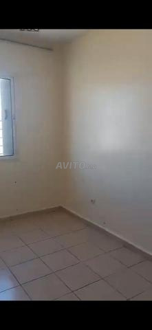 Appartement ensoleillé, salon. Cuisine. Salle de bain et WC. - 2