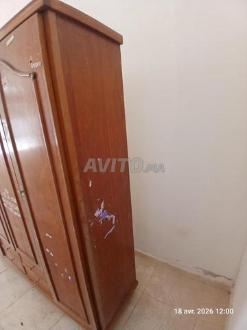 خزانة خشب بحالة ممتازة - 2