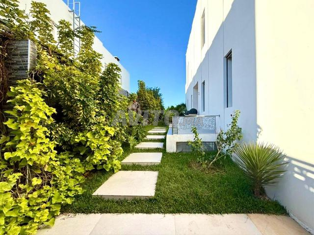 فيلا للبيع في عين الذياب - 2