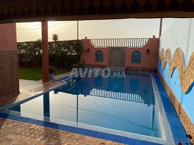 فيلا فاخرة مطلة على البحر للبيع - 2