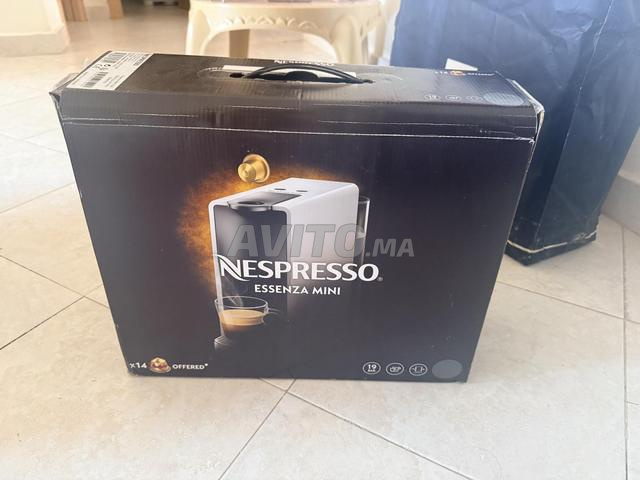 آلة نسبريسو وفناجين القهوة الأصلية - 2